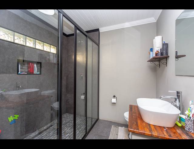 5 BEDROOM HOUSE FOR SALE IN OAKDALE
